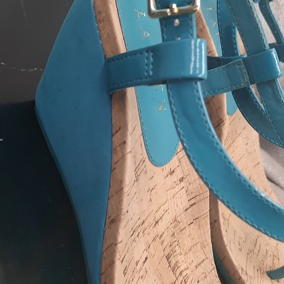 RALPH LAUREN ROSALIA AZTEC BLUE SOFT PATENT SANDAL SIZE 8.5 - Picture 3 of 7